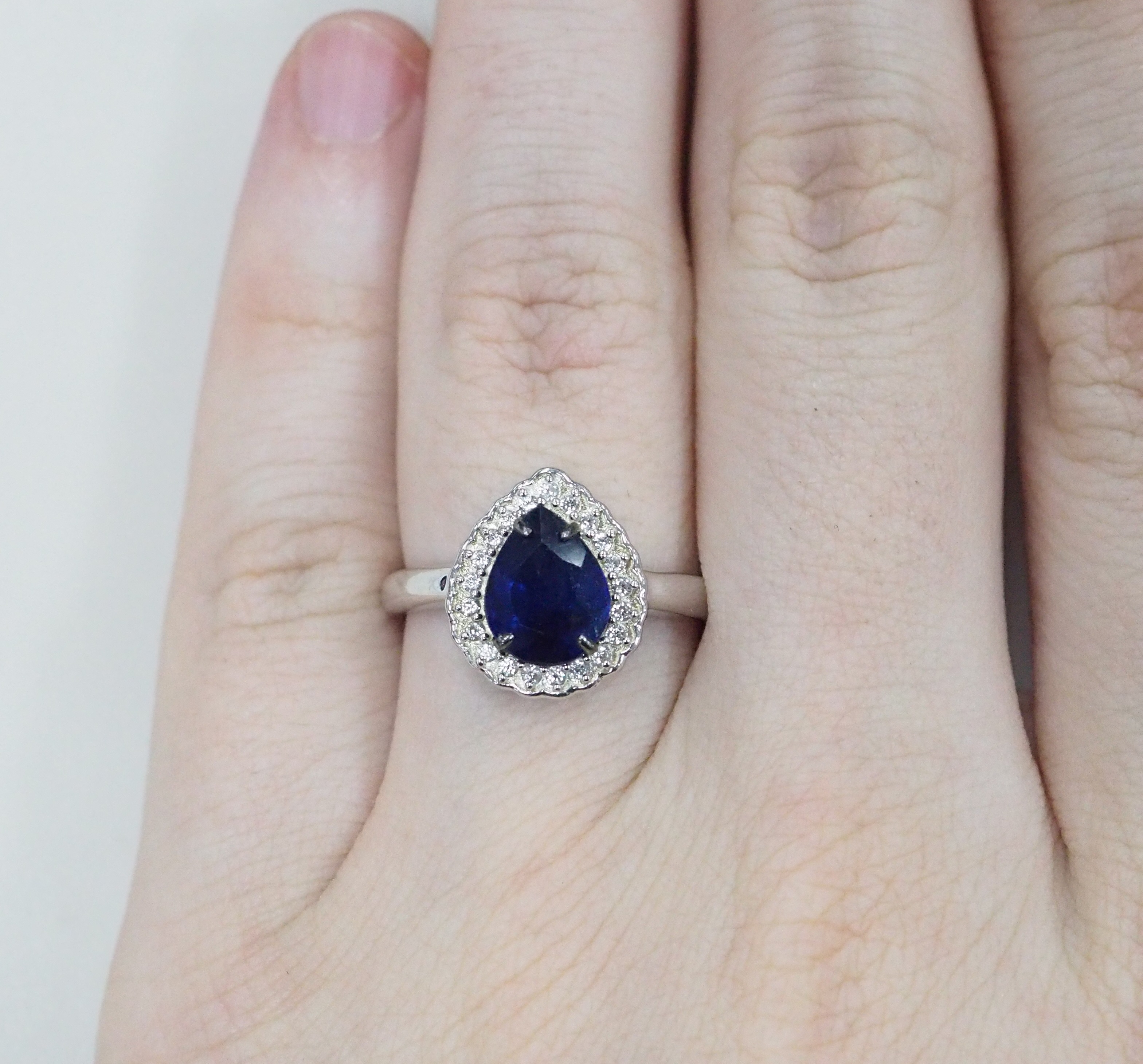 Серебряное кольцо с сапфиром